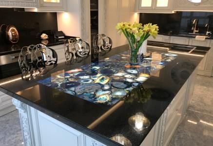 Столешница из агата Блю Агат Натурале и гранита Блэк Гэлакси